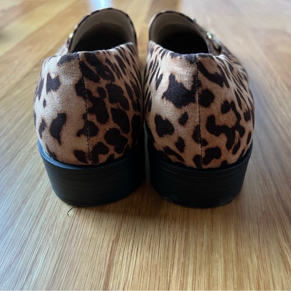 NWOT leopard print loafers size 9 - Picture 3 of 4